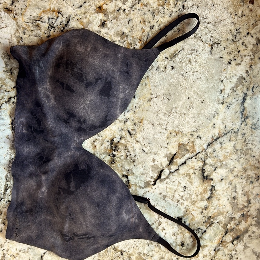 Victoria’s Secret wireless push-up bra size M